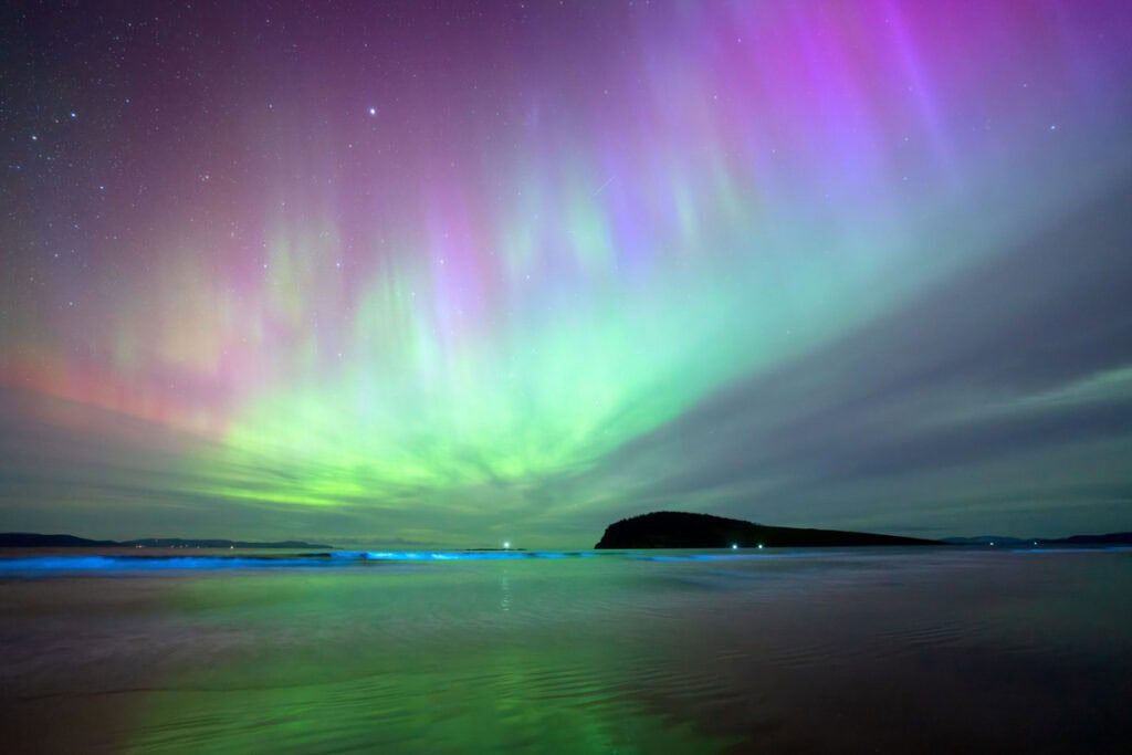 Southern Lights in Tasmania - Calvert's Beach and Goat Bluff